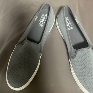 Casual shoes, size 11, gray white trim. New